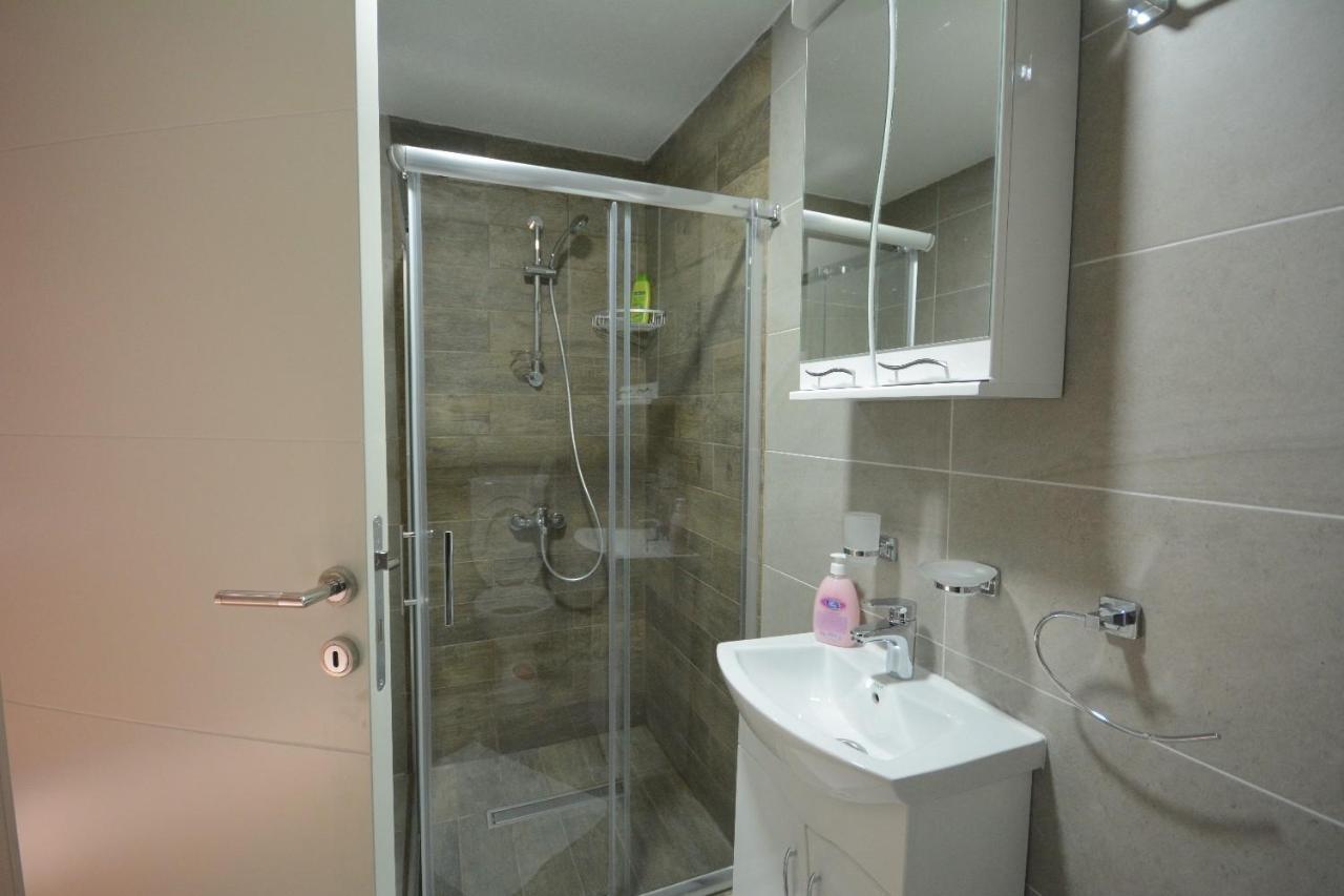 Cvetkovic Lux Аpartmani & Free Garaza Appartement Vrnjačka Banja Buitenkant foto