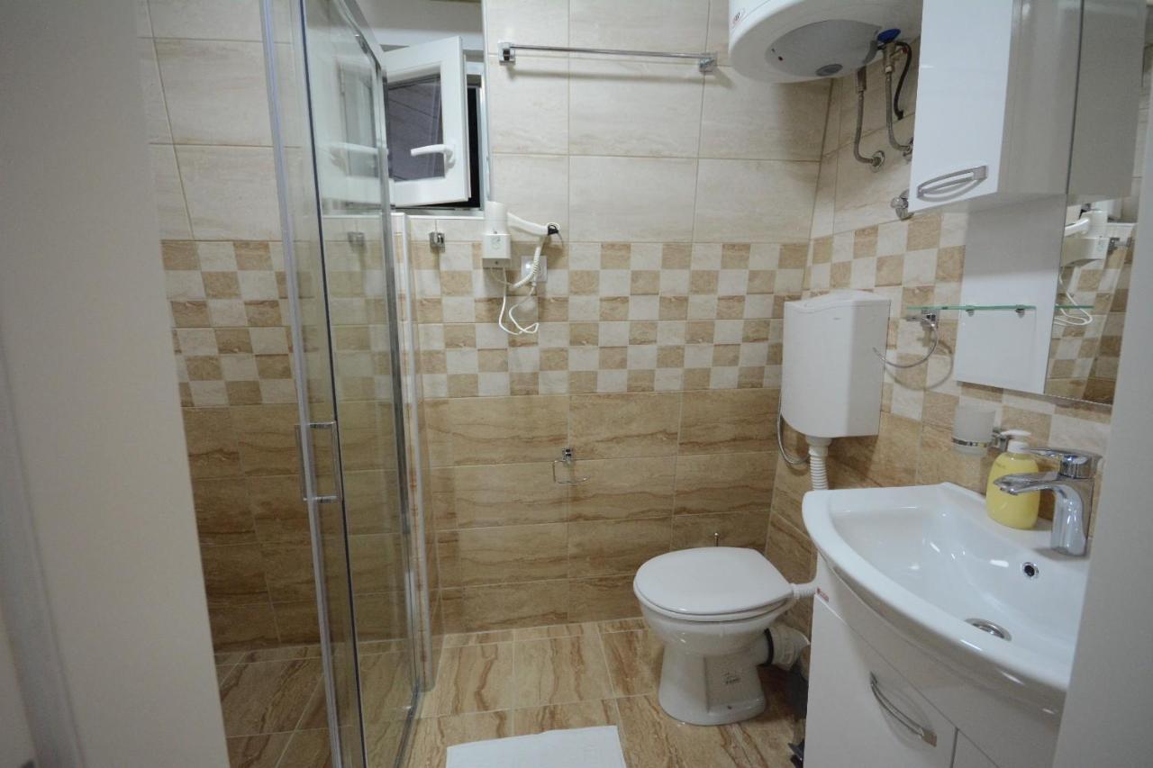 Cvetkovic Lux Аpartmani & Free Garaza Appartement Vrnjačka Banja Buitenkant foto