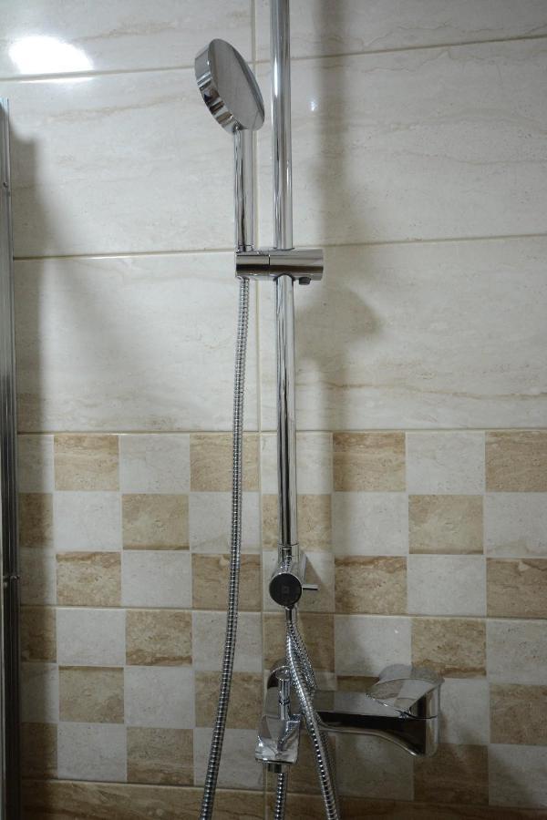 Cvetkovic Lux Аpartmani & Free Garaza Appartement Vrnjačka Banja Buitenkant foto