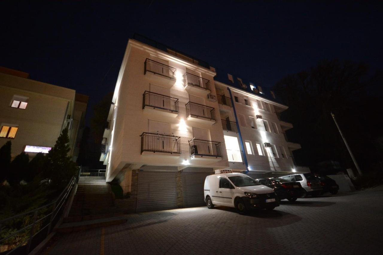 Cvetkovic Lux Аpartmani & Free Garaza Appartement Vrnjačka Banja Buitenkant foto